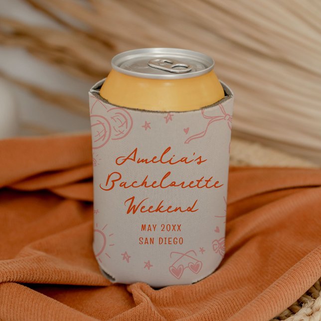 Porta-lata Fim de semana de despedida de solteira com desenho (Pink and red bachelorette party personalized can coolers.)