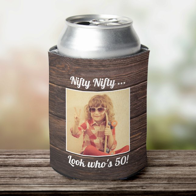 Porta-lata Foto personalizada Legal 50º aniversário ("Nifty look who's 50" wood textured can cooler with photo on the front and custom text on the back)