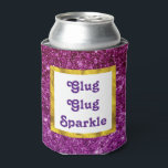 Porta-lata Glug Glug Sparkle Funny<br><div class="desc">Uma lata resfria com o ditado engraçado: colar brilho. Projetado com um rico elegante. O fundo composto por pedras cintilantes rosadas e roxas. Tendência e vibração feminina. Um quadro quadrado com uma borda faux-gold-foil colocada sobre cima com o dentro de texto.</div>