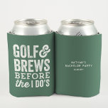 Porta-lata Golfe e chope antes da despedida de solteiro verde<br><div class="desc">Celebre o noivo com um tema de festa de despedida de solteiro de saída de golfe em um cooler de latas. Este simples favor de festa de despedida de solteiro apresenta a frase "golfe e cervejas antes do eu aceito" junto com texto personalizado em um fundo verde. Inclua nome, data...</div>