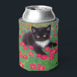 Porta-lata Gustav Klimt Tuxedo Cat<br><div class="desc">Consegue o Cooler com um gato Gustav Klimt tuxedo! Este adorável gatinho preto e branco se senta num campo de flores vermelhas,  azuis,  brancas e laranja. Um presente incrível para amantes de gatos e entusiastas de arte austríacos!</div>