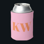 Porta-lata Inicial Monogramada Personalizada Rosa Laranja Mod<br><div class="desc">Mantenha suas bebidas elegantes e frescas com este Porta-Latas Personalizado Moderno com Monograma em Rosa e Laranja. Com um monograma ousado em rosa e laranja vibrantes, este porta-latas traz um toque moderno para seus encontros. Perfeito para personalizar casamentos, festas ou uso diário, ele adiciona um toque divertido e colorido a...</div>