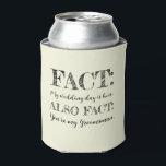 Porta-lata Legant & Funny Fact Padrinho de casamento Proposta<br><div class="desc">Elegante e Engraçado Proposta de Padrinho de casamento de Fato Sage Green Can Cooler Cooler Cooler: Koozie não está mantendo sua lata de cerveja fria? Fazer de Coozie? Em vez disso, pegue uma lata isolada de Zazzle que resfrie. Esta manga de cerveja não só é totalmente personalizável na frente, no...</div>