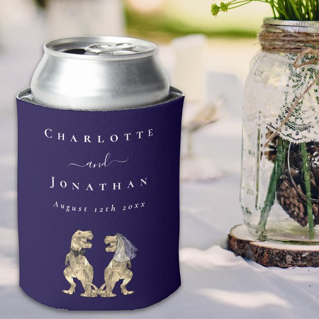 Porta-lata Marinho de Casamento Dinossauro Azul e Branco Pers (Dinosaur wedding navy blue & white monogram personalized can cooler Funny T-Rex dino bride & groom)