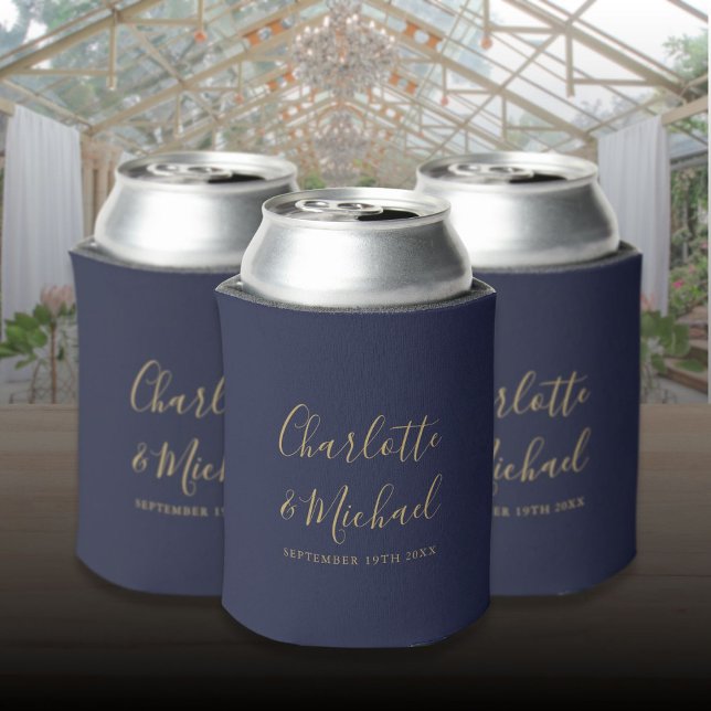 Porta-lata Marinho De Script De Assinatura Casamento Dourado  (Signature Script Navy Blue Gold Wedding Can Cooler)