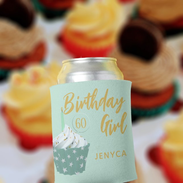 Porta-lata Menina de aniversário 60 Cupcake verde (Add your name and age to this cute mint green cupcake themed can cooler)