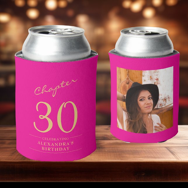Porta-lata Modelo de Fotografia Dourada Rosa Quente do aniver (Two hot pink custom print 30th birthday can coolers on a bar top to show front and rear.)