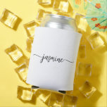 Porta-lata Monograma de Caligrafia Elegante Minimalista Branc<br><div class="desc">Nome Mínimo Simples Mínimo do Monograma Branco Script A Bebida Personalizada Personalizada Pode Mais Frio. Este design com seu primeiro nome em um estilo bonito, escrito à mão, estilo swash tail, tipografia de assinatura em branco. Estes são fáceis de personalizar. presente de festa de solteira excelente feminina, também para aniversário,...</div>