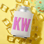 Porta-lata Monograma Modern Pink Vermelho Sombra Personalizad<br><div class="desc">Mantenha suas bebidas frescas e elegantes com este Porta-Latas de Monograma Moderno Rosa e Vermelho. Com um design de monograma moderno em rosa e vermelho, este porta-latas personalizado é perfeito para encontros de verão ou reuniões casuais. É um acessório chique e funcional que adiciona um toque de cor à sua...</div>