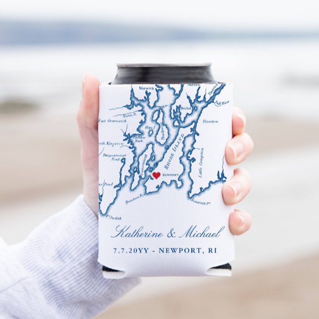 Porta-lata Newport, RI Mapa Casamento Favorita Bebida Holder (Elegant Newport RI map wedding favor can coozie with navy blue script writing)