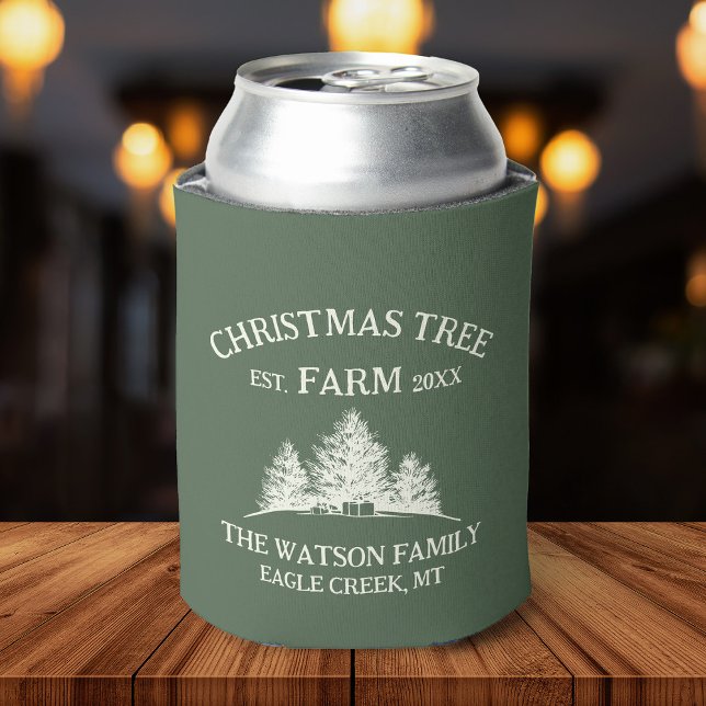 Porta-lata Nome da Família Personalizada Retrô de Fazenda da  (A cheerful can cooler adorned with a Christmas tree farm illustration, perfect for enjoying beverage)