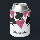 Porta-lata Nome Personalizado da Bridesmaid do Tema de Vegas<br><div class="desc">A classe acima que pode com uma "Bridesmaid" totalmente personalizada pode resfriar com uma dispersão de traços de cartão em cinza, falso brilho rosa e preto com texto personalizado para os membros do nome do partido noivo. Reúna as garotas para celebrar a noiva para estar com um fim de semana...</div>