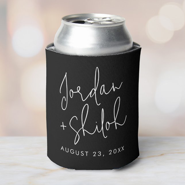 Porta-lata Nomes Legais De Casamento De Caligrafia Personaliz (A black can with cooler featuring custom names date in white modern script on a soft background.)
