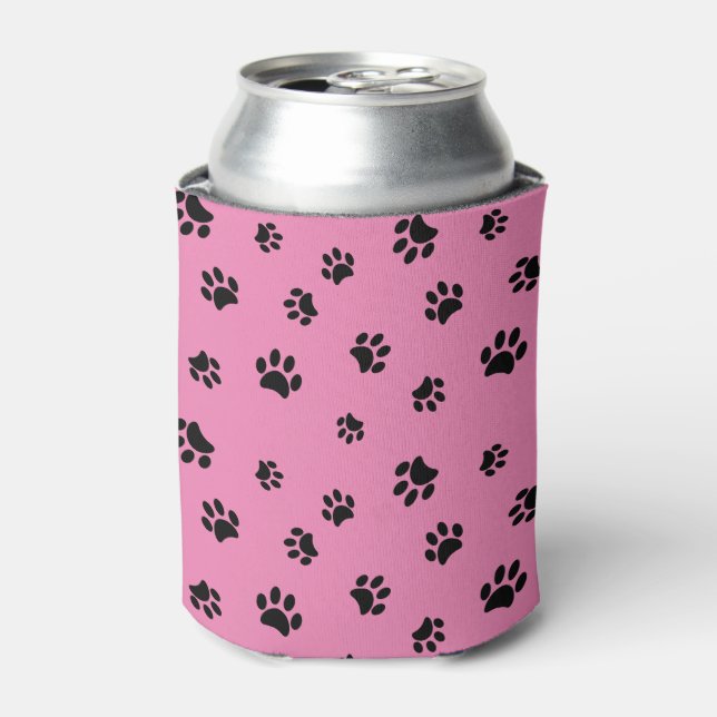 Porta-lata Padrão de Pegadas Pretas com Fundo Rosa (Can Front)