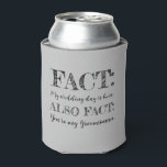 Porta-lata Padrinho de casamento Elegante e Engraçado Propost<br><div class="desc">Elegante e Engraçado Proposta de Padrinho de casamento de Fato Sage Green Can Cooler Cooler Cooler: Koozie não está mantendo sua lata de cerveja fria? Fazer de Coozie? Em vez disso, pegue uma lata isolada de Zazzle que resfrie. Esta manga de cerveja não só é totalmente personalizável na frente, no...</div>
