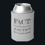 Porta-lata Padrinho de casamento Elegante e Engraçado Propost<br><div class="desc">Elegante e Engraçado Proposta de Padrinho de casamento de Fato Sage Green Can Cooler Cooler Cooler: Koozie não está mantendo sua lata de cerveja fria? Fazer de Coozie? Em vez disso, pegue uma lata isolada de Zazzle que resfrie. Esta manga de cerveja não só é totalmente personalizável na frente, no...</div>