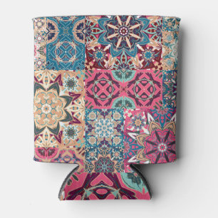 Porta-lata Patchwork Floral: padrão vintage verificado.