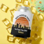 Porta-lata Pôr do Sol no Las Vegas Strip Férias Personalizada<br><div class="desc">Coooler personalizado com a silhueta de Las Vegas ao pôr do sol para as férias em família ou viagem de despedida de solteiro na cidade das luzes. Aposte do nascer ao pôr do sol nesta cidade e lembre-se com este souvenir especial.</div>