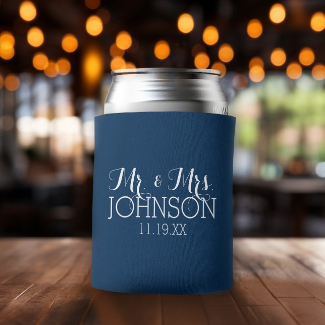 Porta-lata Sr. e Sra. Wedding Favorecem Marinho Solid Blue (Wedding and Anniversary Can Cooler - Personalize with names and dates)