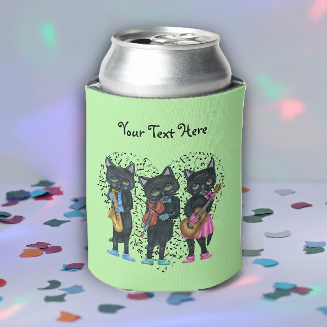 Porta-lata Três Roupas Negras Musicais de Gato Brilhante Nota (Fun black cat musicians playing instruments on heart of music notes on light green drink can cooler.)