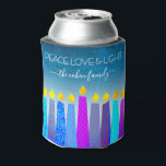 Porta-lata Turquoise Hanukkah Menorah Candle Peace Love Light<br><div class="desc">"Paz, amor e luz." Adicione mais brilho à época de férias com este Hanukkah, colorido e personalizado, que pode mais legal! Uma ilustração lúdica e artística de velas menorah azuis com padrões de folhas falsas coloridas e tipografia moderna sobrepõe um gradiente de turquesa a fundo texturizado branco. Personalize com seu...</div>