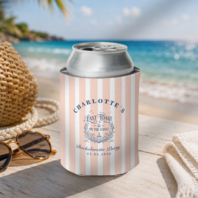 Porta-lata Último Brinde na Costa! Listras de Despedida de So (Last Toast on the Coast! Bachelorette Stripes Can Cooler with your Name & Date)