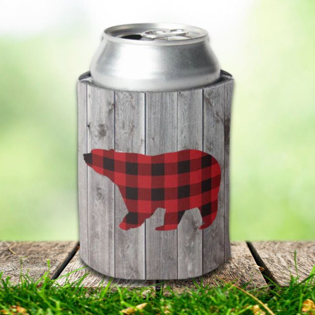 Porta-lata ursinho de xadrez de búfalo vermelho de madeira ru (rustic woodland barn wood red buffalo plaid bear can cooler)