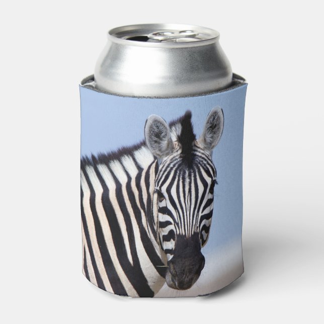 Porta-lata Zebra olhando para você com uma foto azul do céu (Can Front)