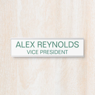 Porta Placa de Nome com Gravação Personalizada com Canto