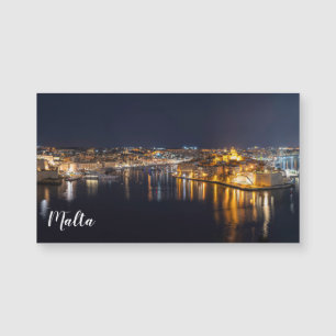 Porto de Malta iluminado à noite