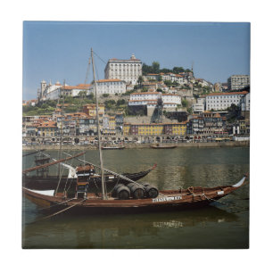 Portugal, Porto, Barco Com Barris de Vinho