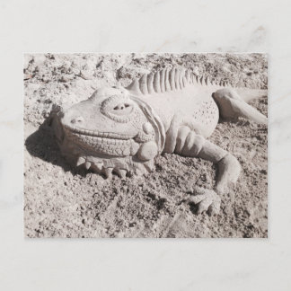Postal Cartão da escultura da areia da iguana