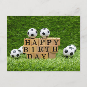 Postal Cartão de aniversário do futebol com bolas sobre g