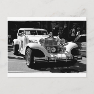 Postal Cartão preto e branco do carro retrô Excalibur