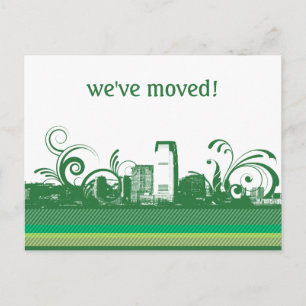 Postal De Anúncio Nós movemos o cartão da skyline da cidade