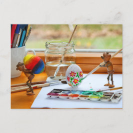 Postal Elfos de bolota decorando ovos de Páscoa - cartão