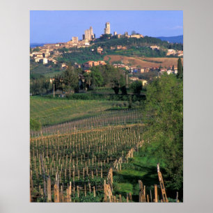 Poster A aldeia de San Gimignano está sentada no momento