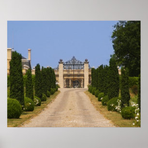Poster A entrada imponente de Chateau Haut Sarpe, a