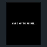 Pôster A guerra não é a resposta do texto branco negro co<br><div class="desc">A guerra não é a resposta do texto preto e branco, o mínimo minimalista e corajoso poster / sinal de protesto anti-guerra. Texto branco totalmente personalizável sobre fundo preto. Conflito no Médio Oriente/Gaza.</div>
