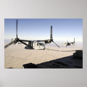 Pôster A MV-22 Osprey reabastece voo médio