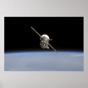 Poster A nave espacial de Soyuz TMA-11 acima do horiz da