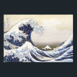 Pôster A onda do Excelente por Hokusai<br><div class="desc">Aproveite esta impressionante reprodução do famoso impressão de bloco de madeira ukiyo-e "Trinta e Seis Visões do Monte Fuji: A Onda do Excelente na Costa de Kanagawa", da artista japonesa Katsushika Hokusai. Trinta e Seis Vistas do Monte Fuji é uma série de 46 impressões mostrando várias características do Monte Fuji,...</div>