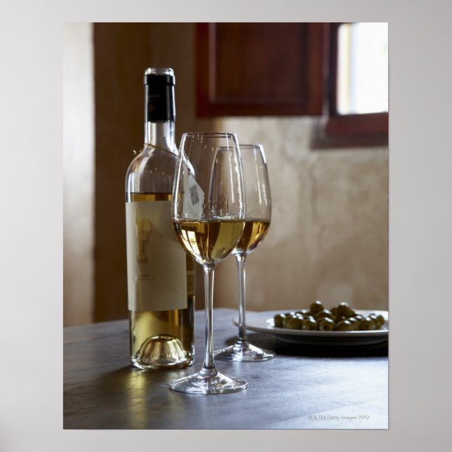 Poster A table with bottle and two glasses of Spanish (Frente)