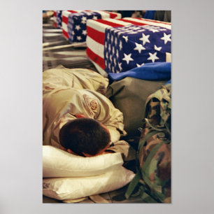 Pôster Acompanhando um amigo caído