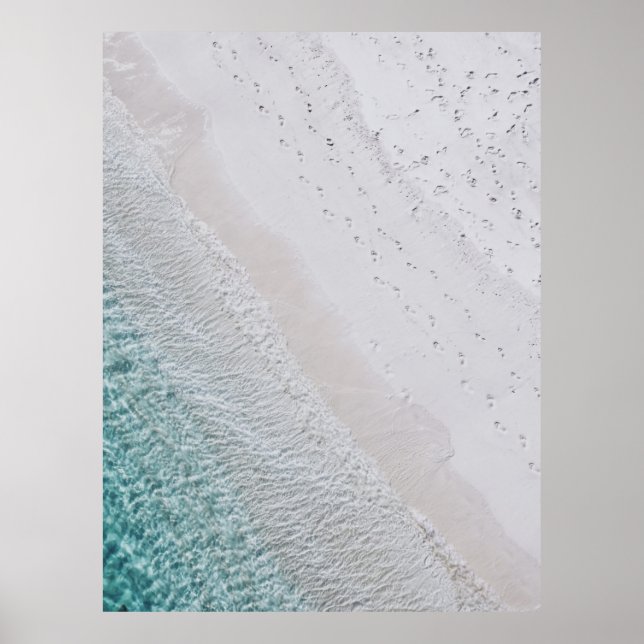 POSTER AERIAL PHOTOGRAPHY OF WHITE SAND SEASHORE AND GREE (Frente)