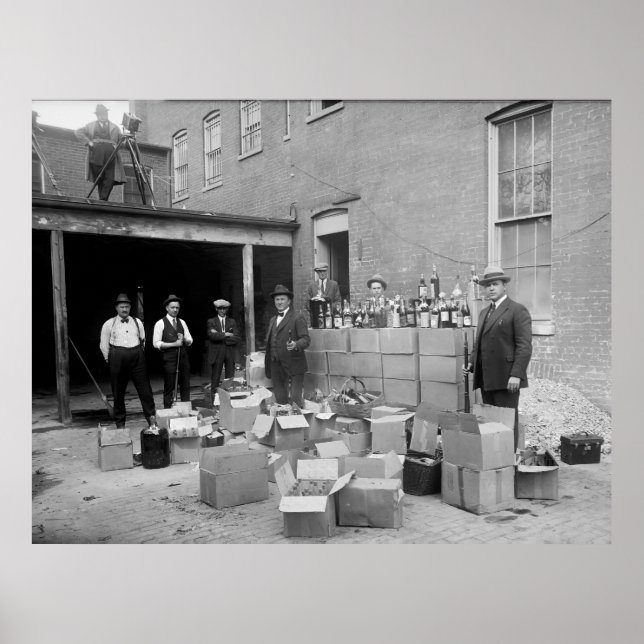 POSTER AGENTES DE PROIBIÇÃO ARMADOS APRESENTAM LIQUOR 192 (Frente)