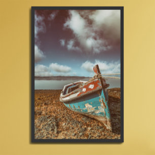 Poster Aiola antiga. Barco tradicional português numa pra
