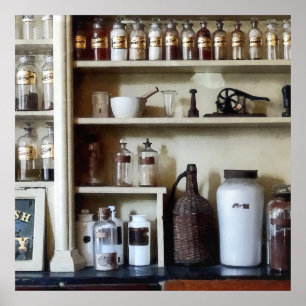 Poster Alcatrão e péletas e garrafas em Prateleiras