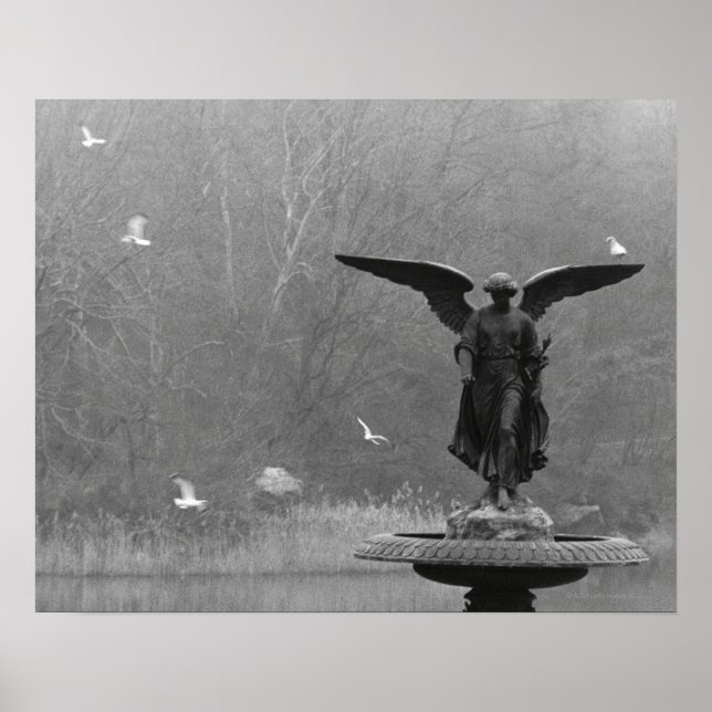 Poster Angel Sculpture in Pond (Frente)