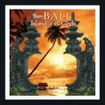 Pôster Anúncio de Viagens vintage em Arte Sunset Bali<br><div class="desc">Impressão de reprodução do poster de viagens original de promoção turística para Bali Indonésia, com o espantoso design do pôr do sol, restaurado digitalmente à discrição do artista. Perfeito para a decoração da parede. Enquadre-o e isto faria uma bela decoração de sala ao estilo retrô em um bar, café, restaurante,...</div>